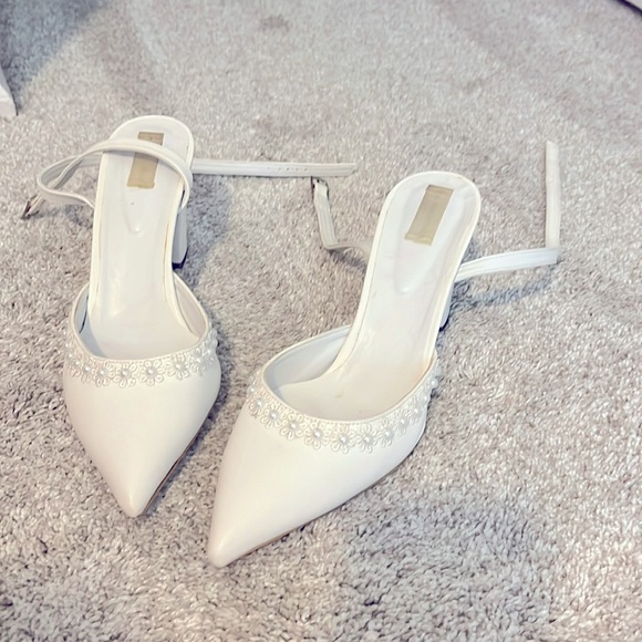 White block heel wedding shoes with lace and pearl flower detailing - Picture 1 of 6